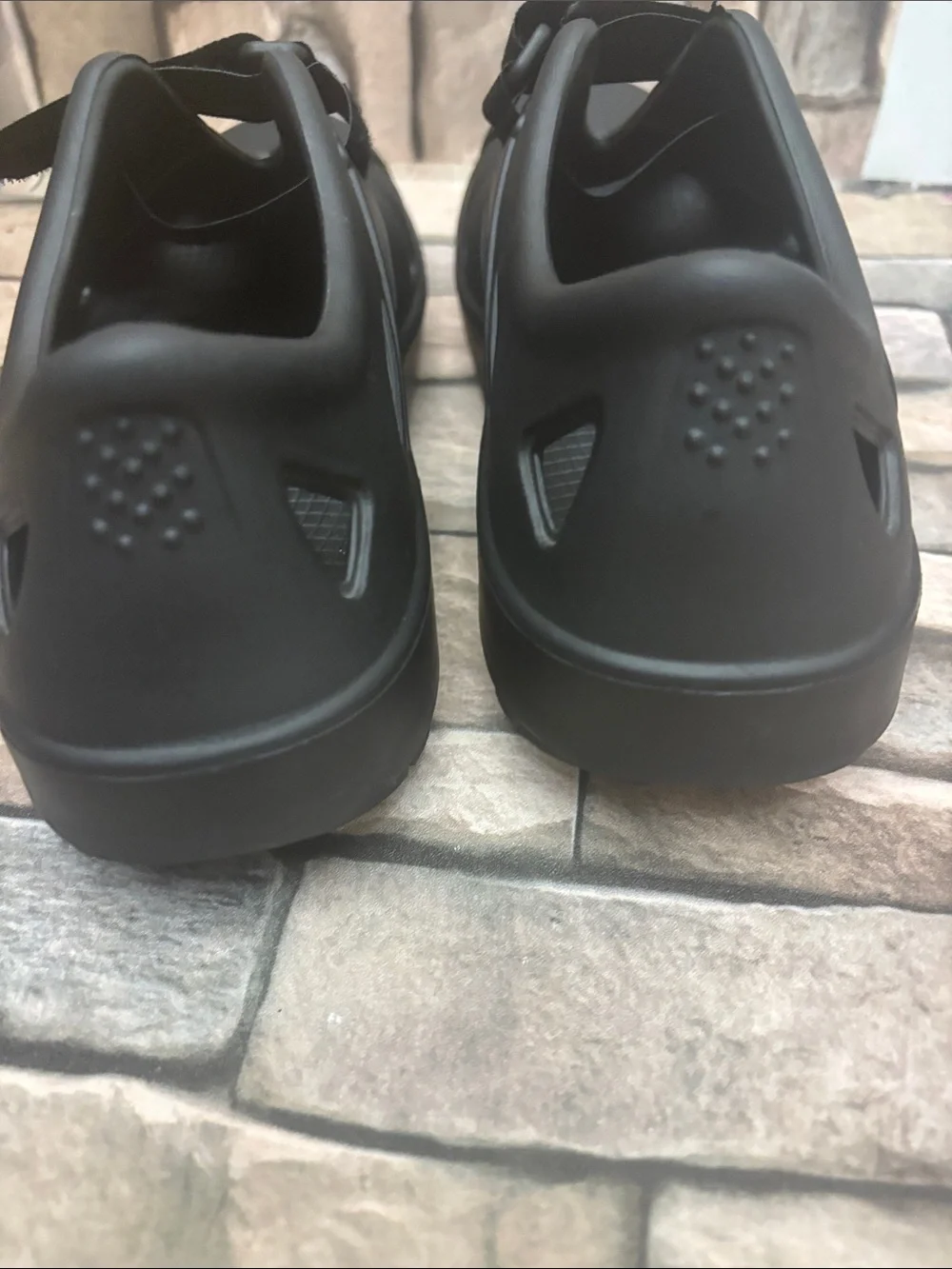 OOFOS OOcandoo recovery sandals in black size men’s 6/women’s 8